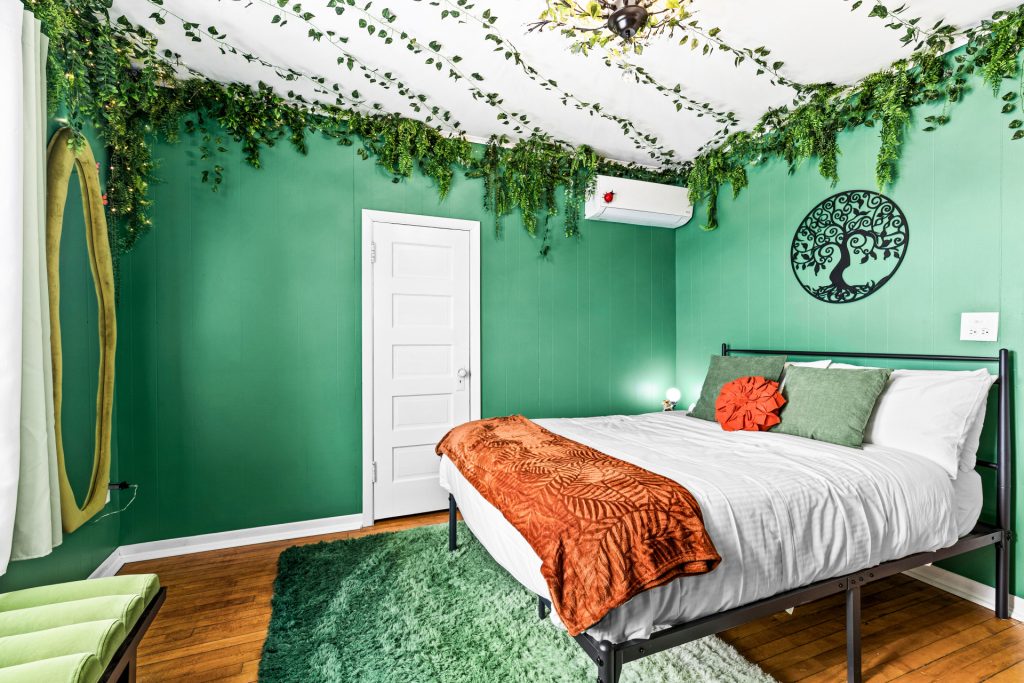 The Enchanted Forest vacation rental in Superior, WI – photo 29 of 43