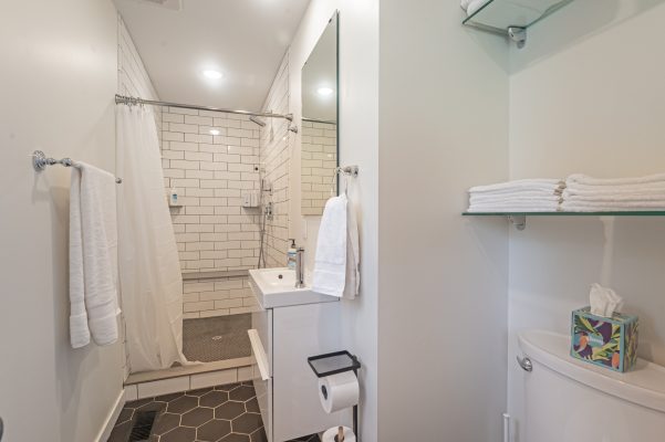 04-Bathroom (2)