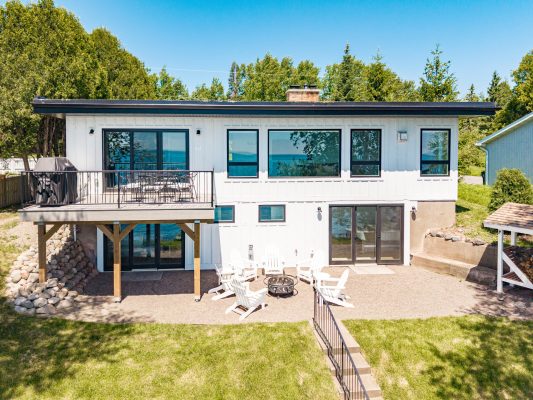 The striking two story exterior offers a decks and outdoor living spaces built to soak in the view.